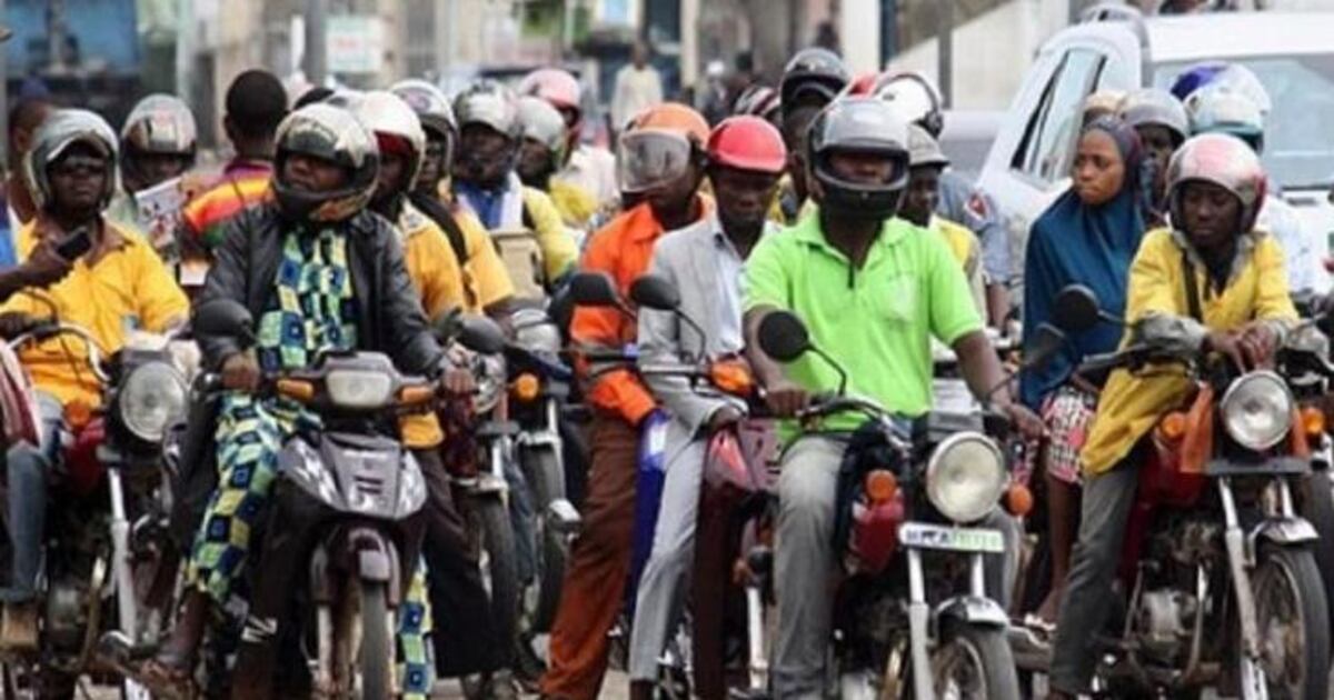 Douala – Les motos‑taxis paralysent la circulation à Akwa pour dénoncer le port obligatoire de chasubles