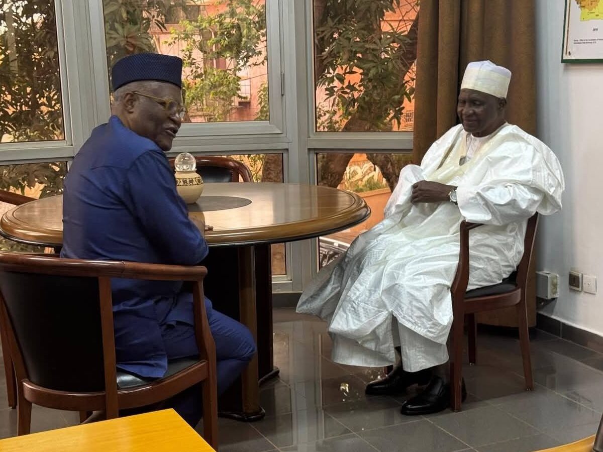 Présidentielle 2025 : Me Akere Muna se retire et rallie Bello Bouba Maigari